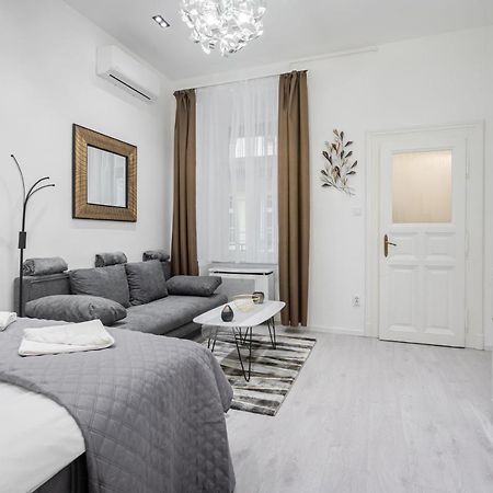 Stellar Dwell Apartment บูดาเปสต์ ภายนอก รูปภาพ