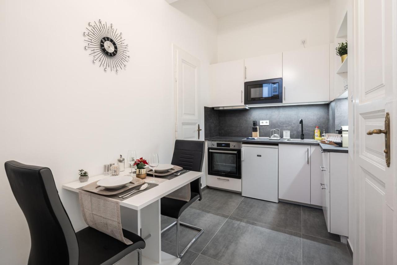 Stellar Dwell Apartment บูดาเปสต์ ภายนอก รูปภาพ