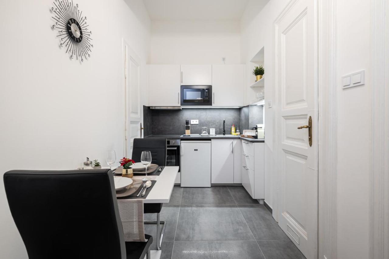 Stellar Dwell Apartment บูดาเปสต์ ภายนอก รูปภาพ